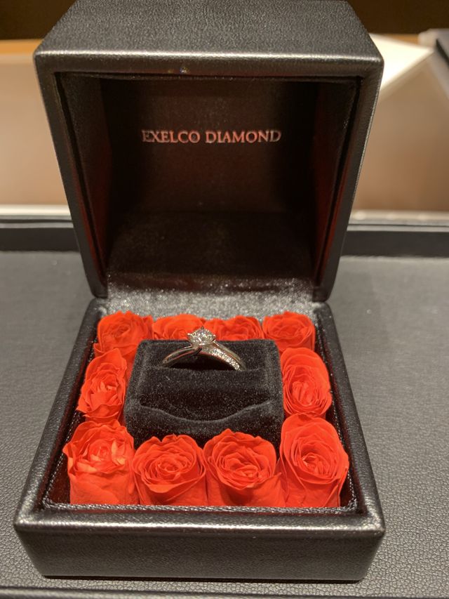 0.3より少し大きいカラットです。

