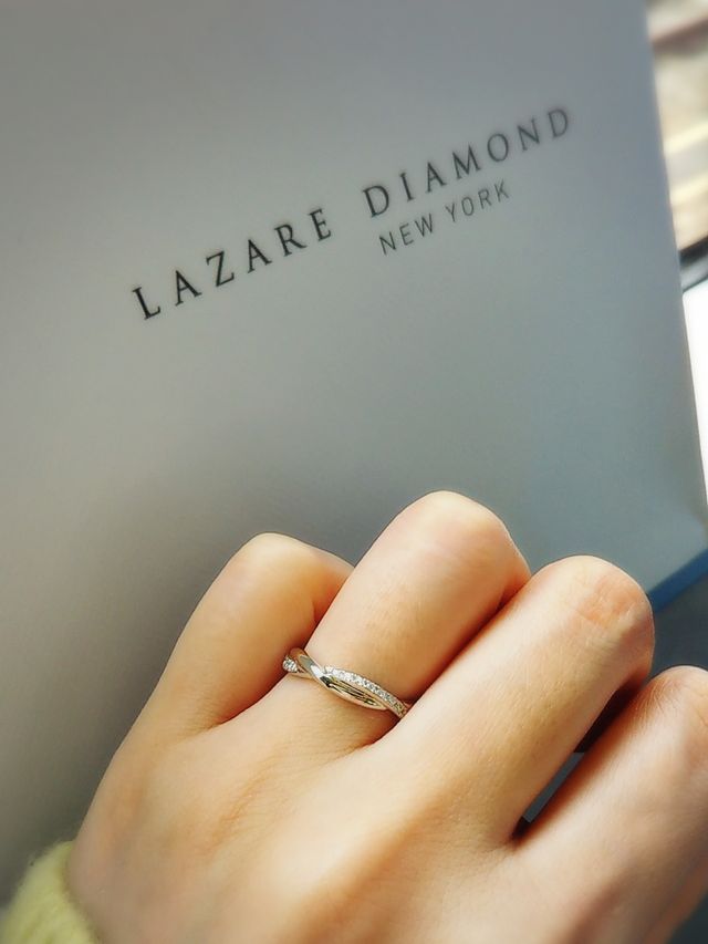 ダイヤの輝きが美しくデザイン性も高く、華奢見栄して上品です！