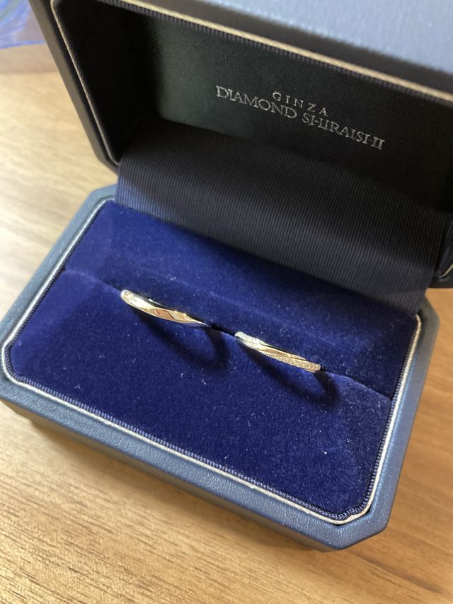 デザインの種類は違うけど、ペアに見えるものにしました。