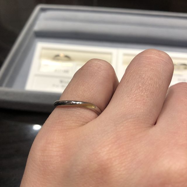 指輪を合わせるとハートになるそうです。