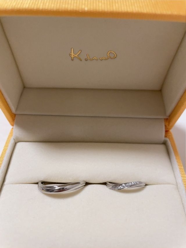 指輪の形で選んで、後はダイヤを足したり、リングを太くしました