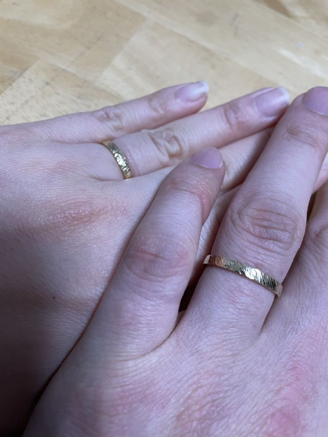 結婚指輪なので思い出に残るようにと手作り作成しました。