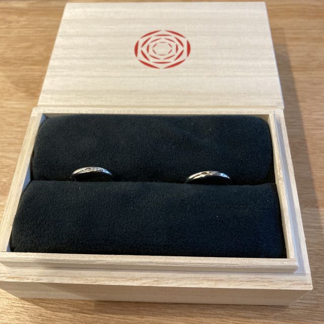 鏡面加工でとても美しく輝いています。