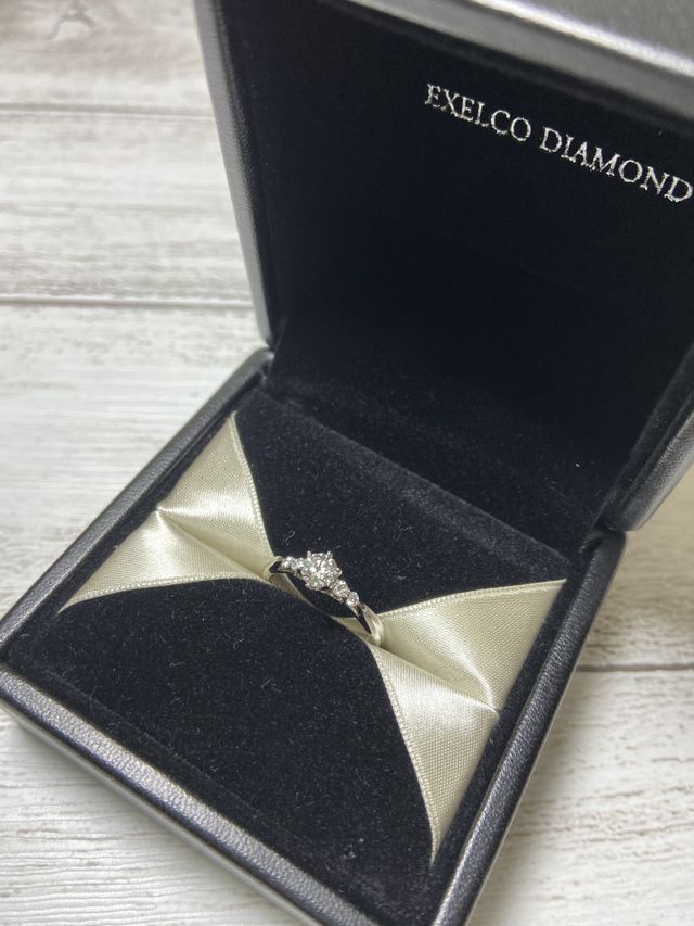 シンプルかつ曲線が可愛らしいデザインです。