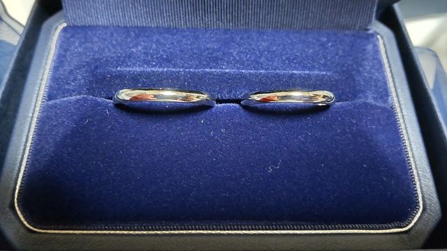 結婚指輪を購入しました。
シンプルなデザインで良かったです。