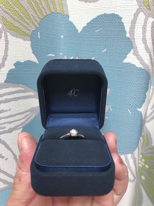 彼から、婚約指輪を貰いました。素敵なサプライズに感動しました