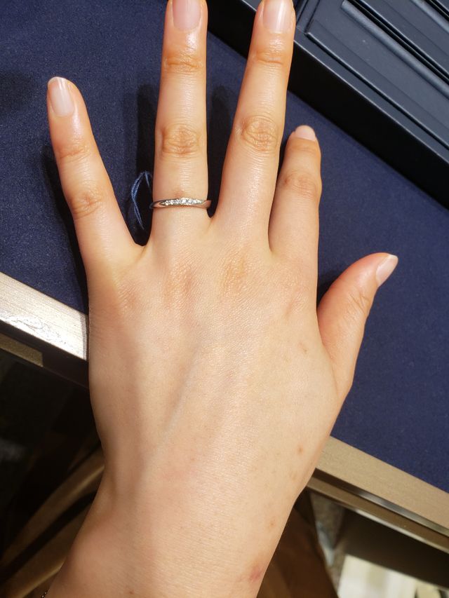 V字型のスッキリとしたデザインにしました。