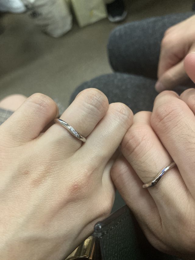ハドソンという指輪です。届いてすぐ付けて帰りました。