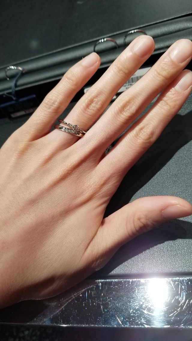可愛らしい指輪でした！
白っぽく綺麗な輝きです！