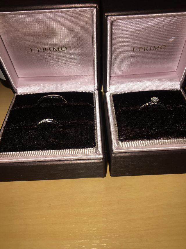 シンプルなデザインですが、ダイヤモンドが目立つデザイン