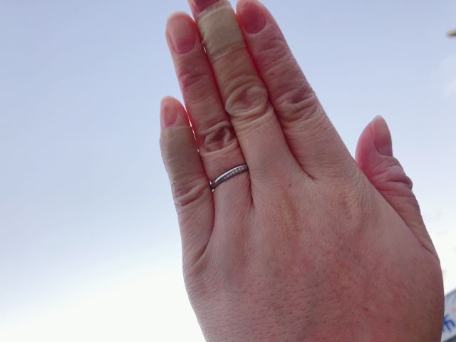 シンプルかつ素敵な輝きをもつ指輪を選びました。お気に入りです