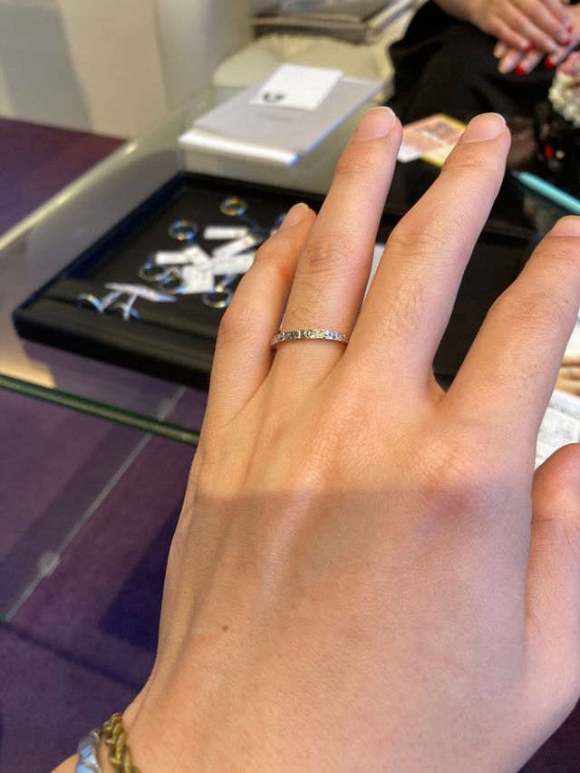 男性　彫刻でキラキラして見えます