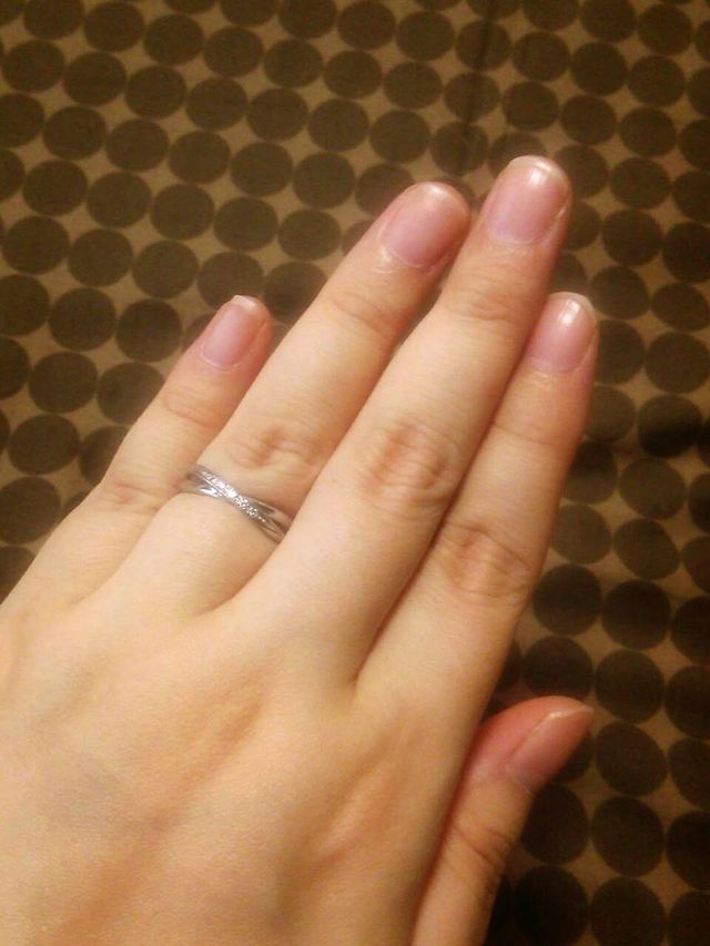 左手にはめた指輪
