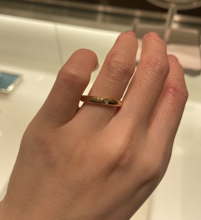 イエローゴールドのエルサ・ペレッティの結婚指輪です。