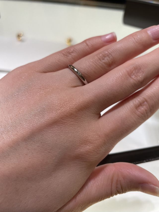 ダイヤが一石ついているので、シンプルすぎないデザインです。