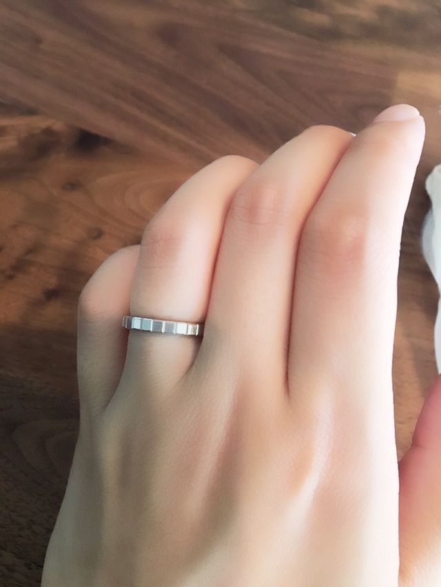 キューブの１つだけにダイヤが埋め込まれています