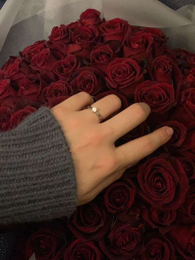 108本の薔薇の花束と共に頂きました。