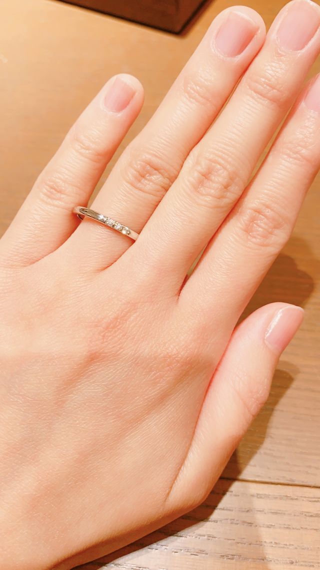 いくつかデザインを見させて頂いて気に入ったものを試着。