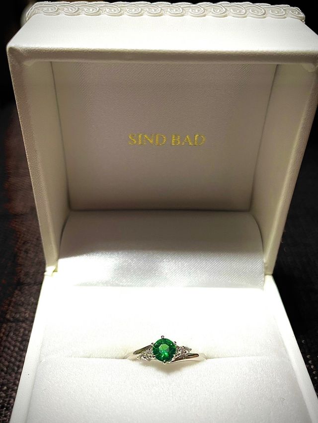 綺麗な緑の石で素敵な指輪になりました。