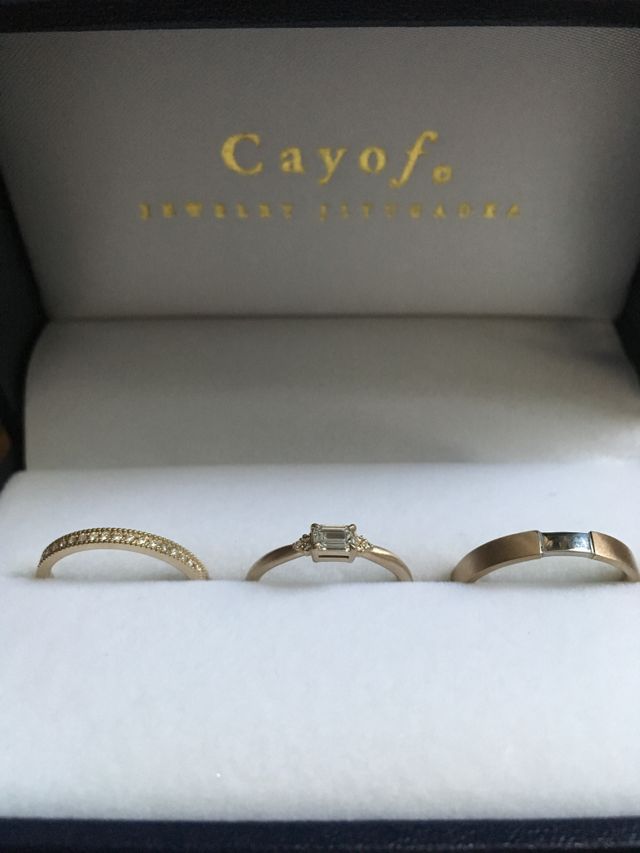 左…女性結婚指輪
中央…婚約指輪
右…男性結婚指輪