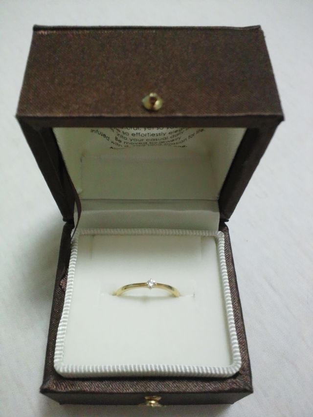 シンプルな一粒ダイヤの指輪です。