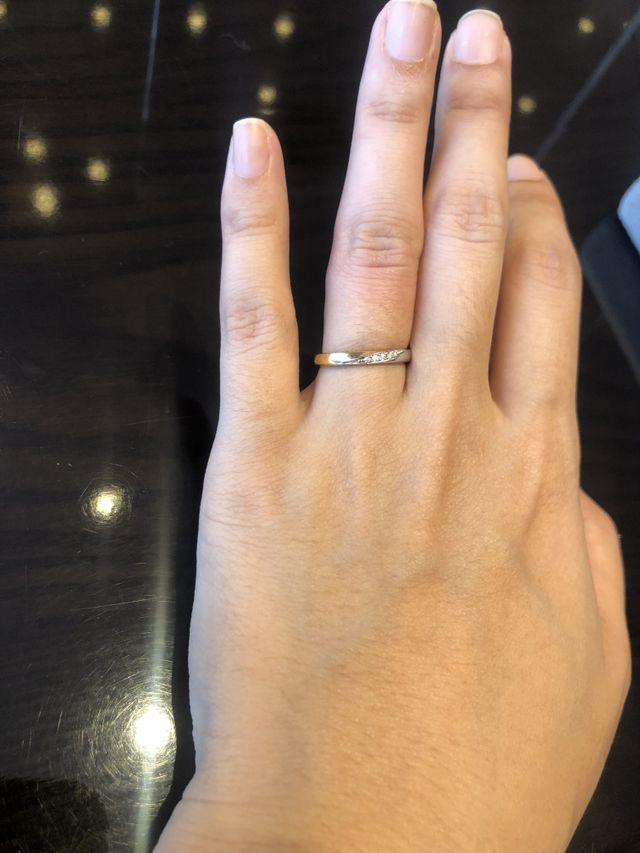 斜めのラインに石が入っています