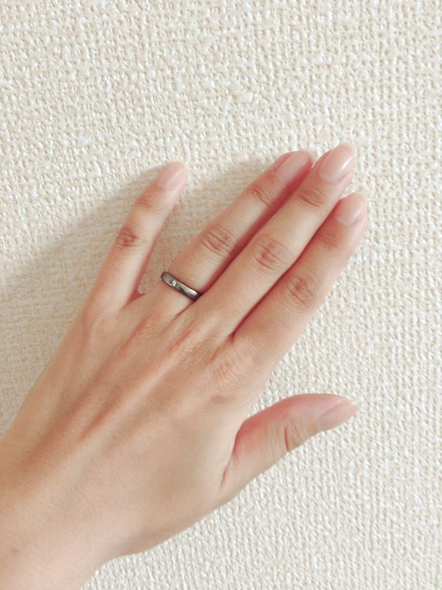 シンプルなデザインで女性用のみにダイヤが入っています。