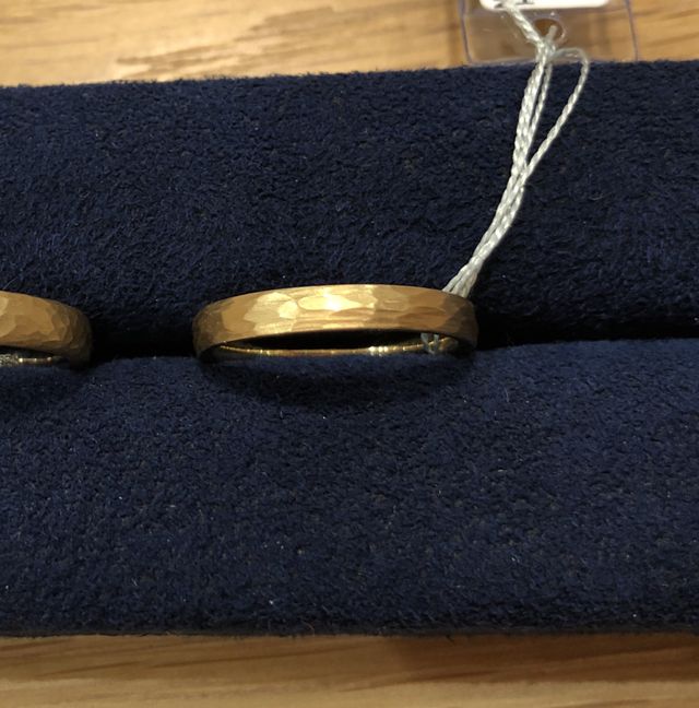 購入を決めたニーシングの結婚指輪です