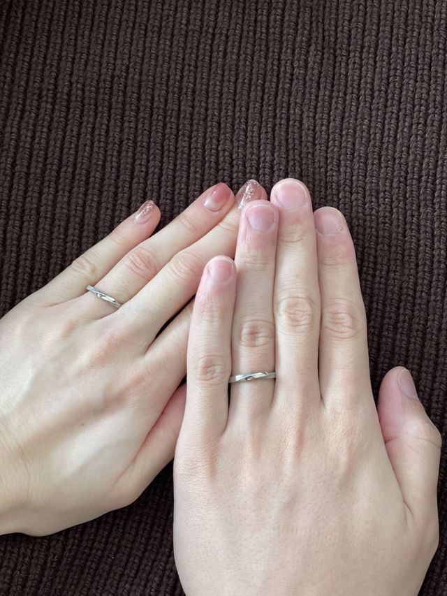 さりげないデザインで飾りすぎない2人に合ってると思いました。