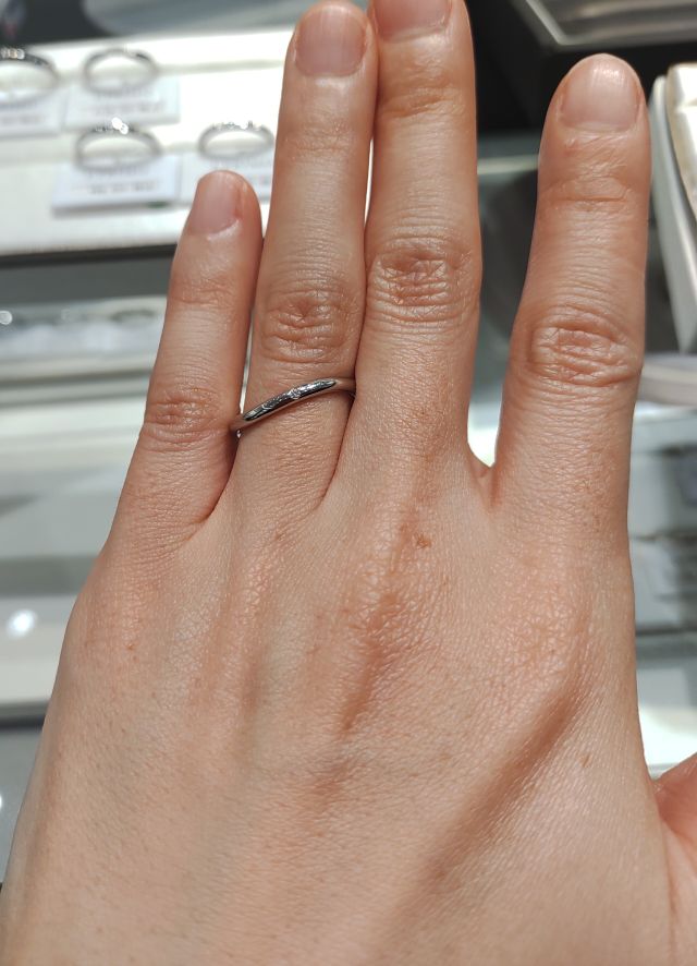 ウェーブ状の指輪