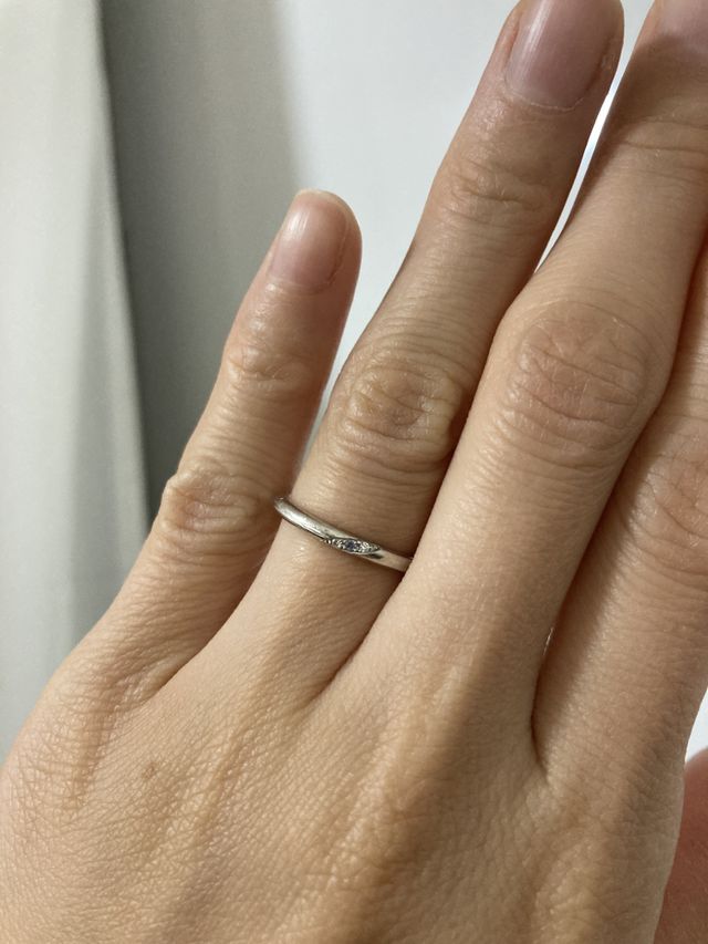 斜め切り込みで、石が3ついれてあります。
