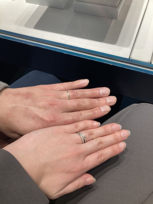 Bouquet のペアの結婚指輪とStanry の婚約指輪