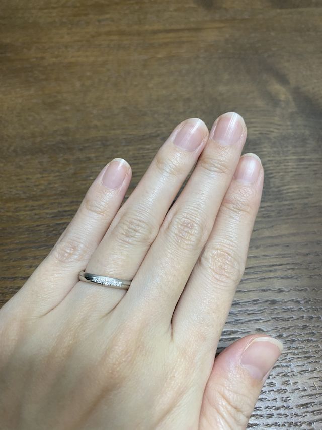 プラチナを上に。5つのメレダイヤがキラキラでテンション↑