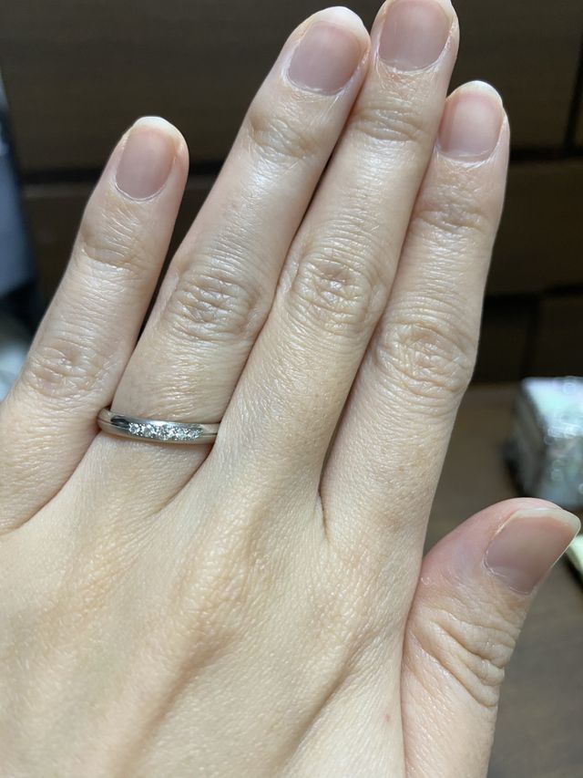 マットを上に。ダイヤが控えめに光り仕事時に良さそう。