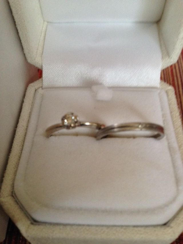 結婚指輪に小さいダイヤ入り