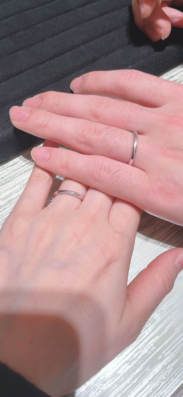 実際に試着した時の二人の写真を掲載させていただきました