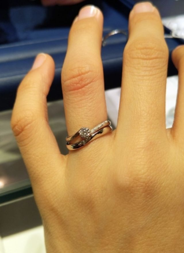 下のものが結婚指輪です。