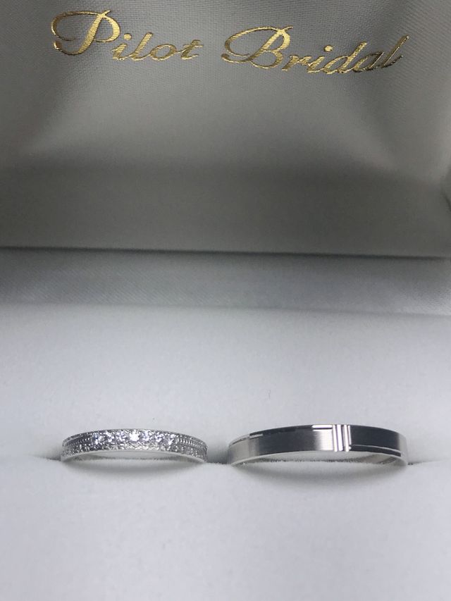 自分達の好みの同じブランドのデザイン違いにしました。