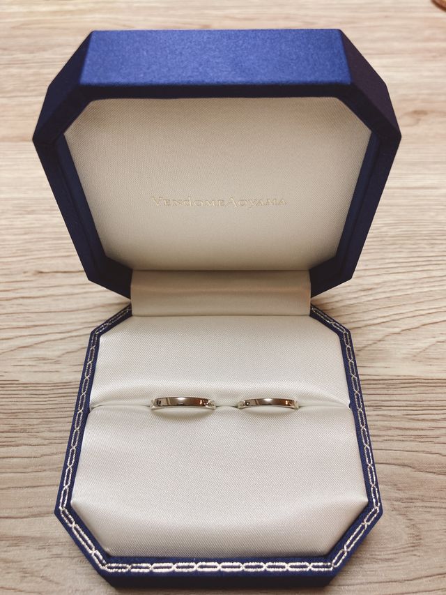 2つの指輪それぞれの写真となります。