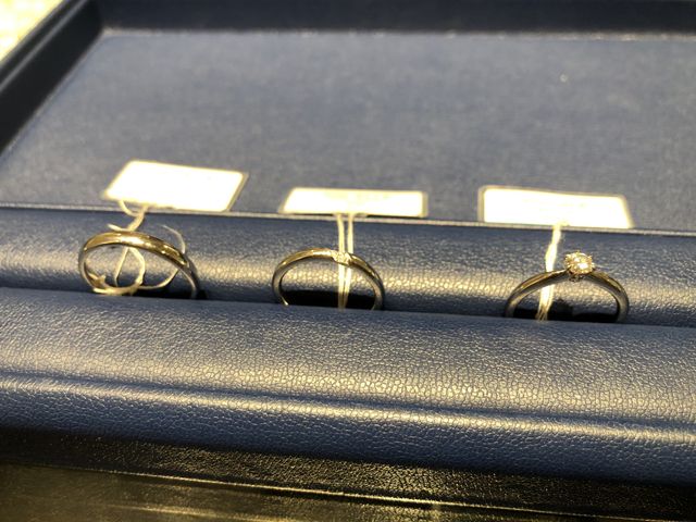 2人の結婚指輪をにてるようにしました