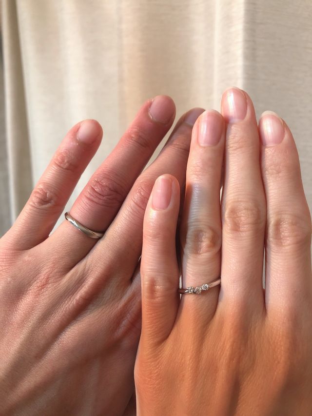 流れ星がイメージされたデザインです。