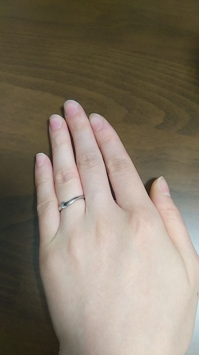 結という商品の女性の結婚指輪です。