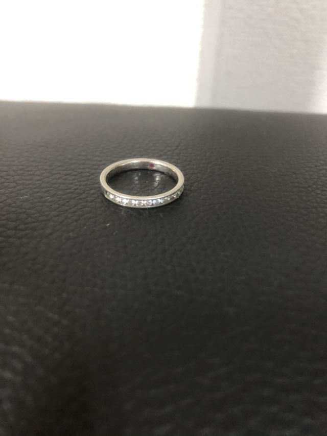 内側には刻印と誕生石入りです。