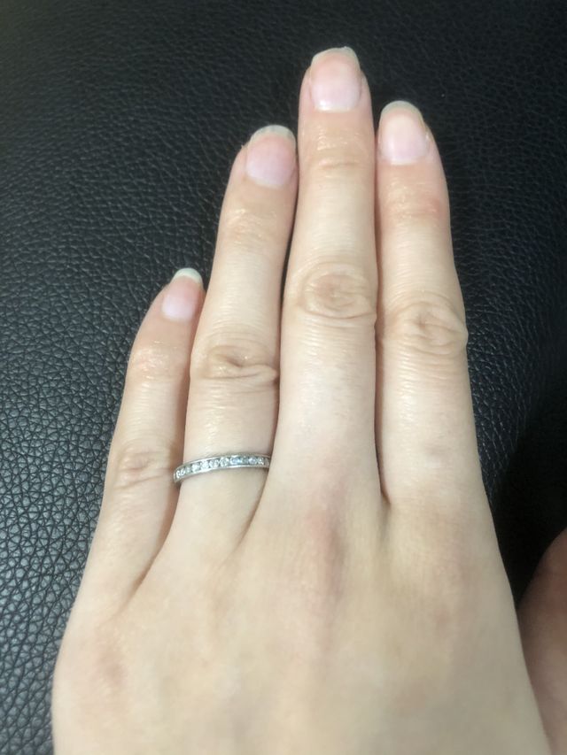 ダイヤのハーフエタニティーのリングです。