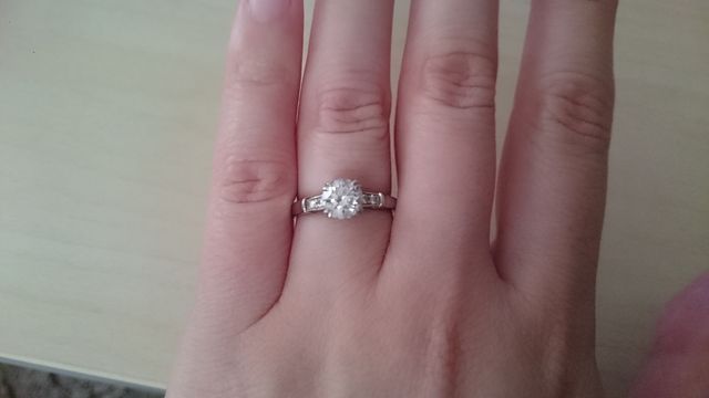 指にはめるとやはり素敵なのではめる機会を増やしたいです。