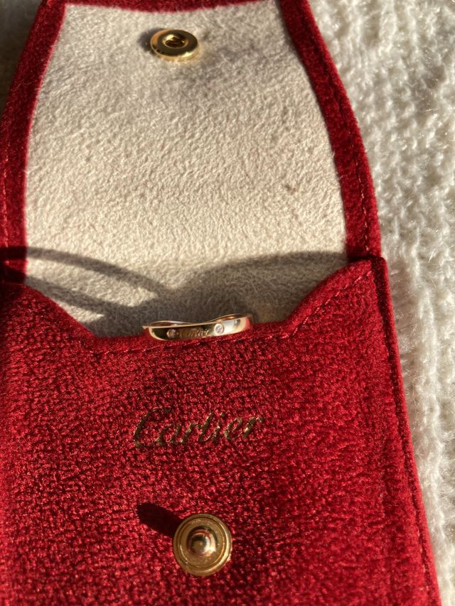 カルティエの保存ケースと一緒に撮影