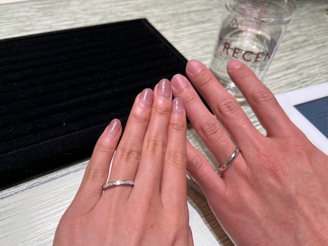 ハーフエタニティとストレートの指輪を選びました