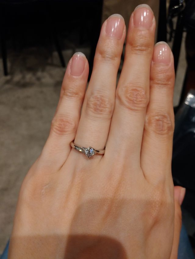 ゴツめながらもスタイリッシュなデザインの指輪