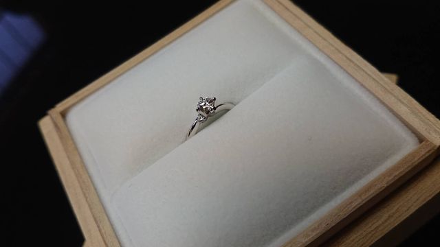 婚約指輪の写真です。
