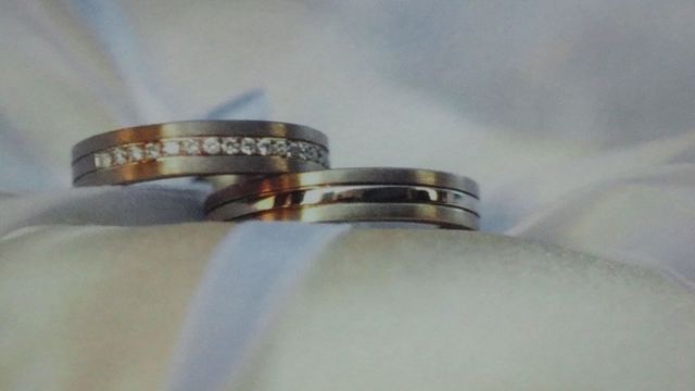 女性らしくダイヤ入りにしました。